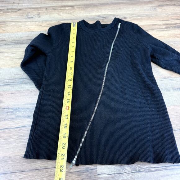 Chicwish black knit sweater with twist in center size S - Picture 3 of 8